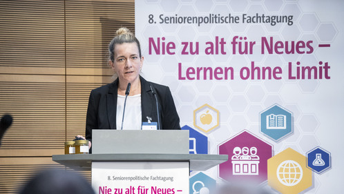 Alexandra Ziegler, Referentin für Digitalisierung und Bildung bei der BAGSO, referierte zum Thema. Alexandra Ziegler, Referentin für Digitalisierung und Bildung bei der BAGSO, referierte zum Thema.