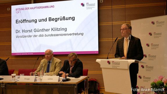 Horst Günther Klitzing, Vorsitzender der dbb bundesseniorenvertretung, betonte die Bedeutung seiner Generation für die Stabilität des Gemeinwesens. Jahr > 2024, Organisation > Gewerkschaft/Berufsverband > dbb